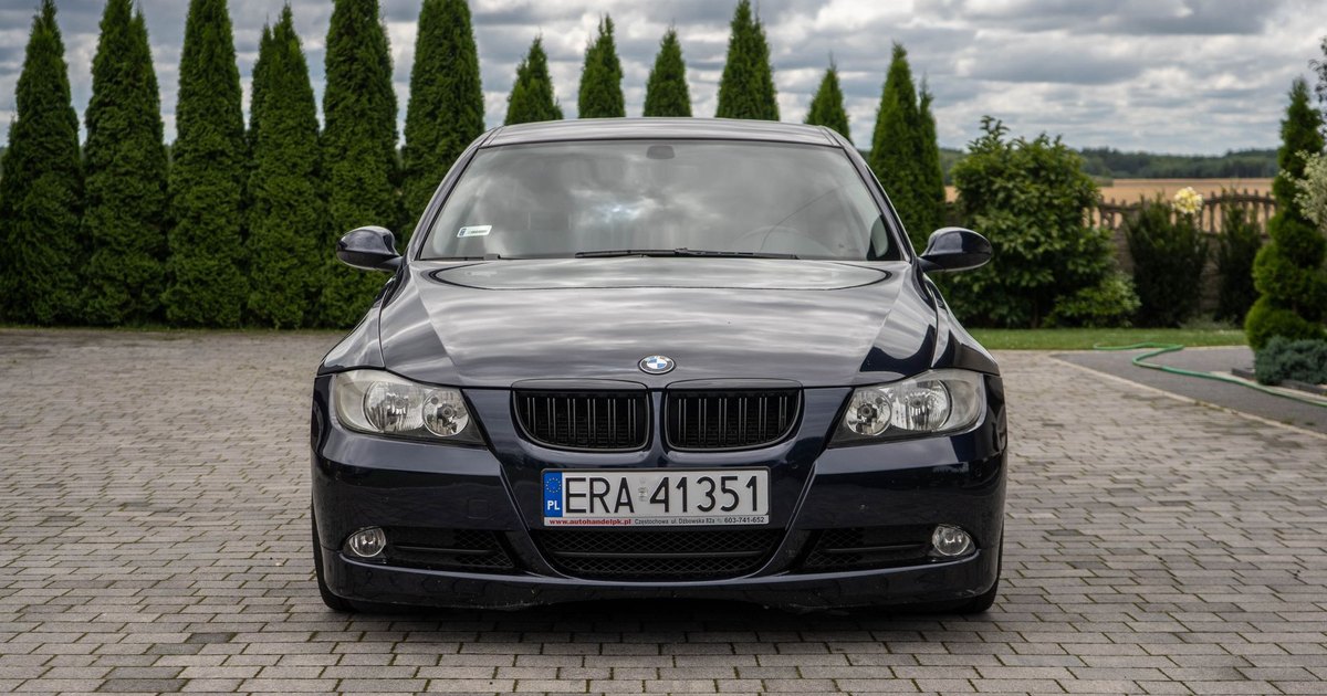 Front view of a BMW 3 Series saloon parked on a paved driveway