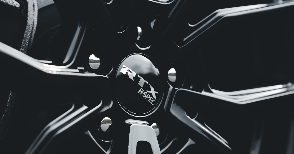 New reinforced car tyre with XL marking on the sidewall for higher load capacity